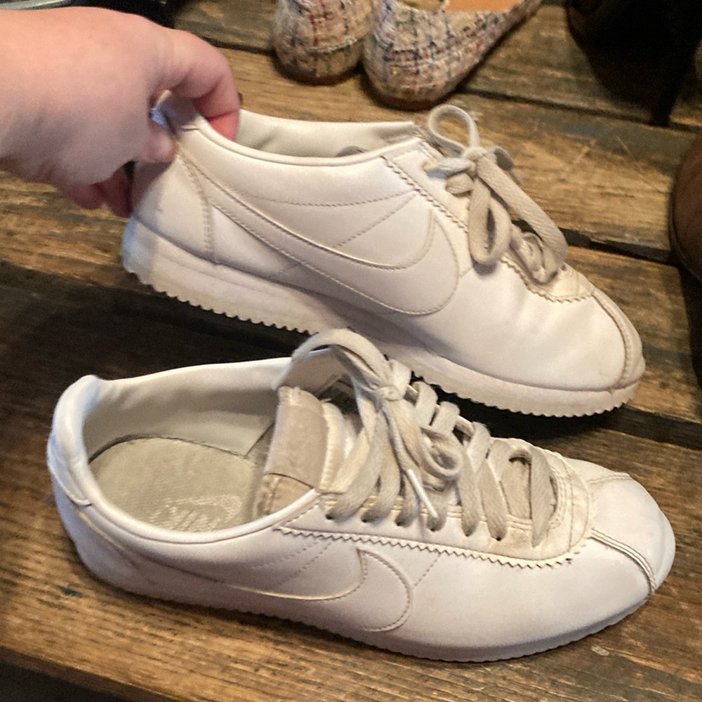 Nike Classic Cortez Leather Triple White Out Sneakers Shoes 807471-102 Size 8.5